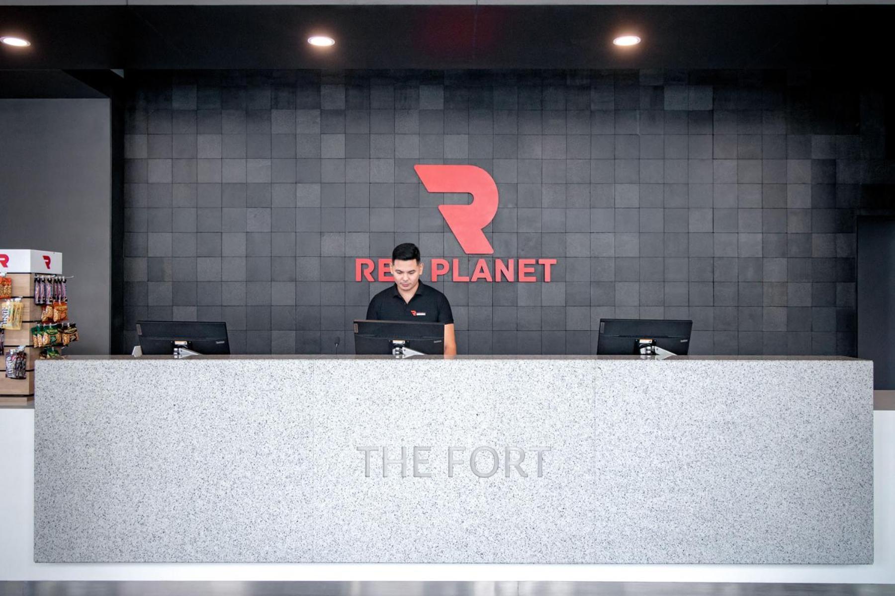Red Planet Bgc The Fort Тагиг Экстерьер фото